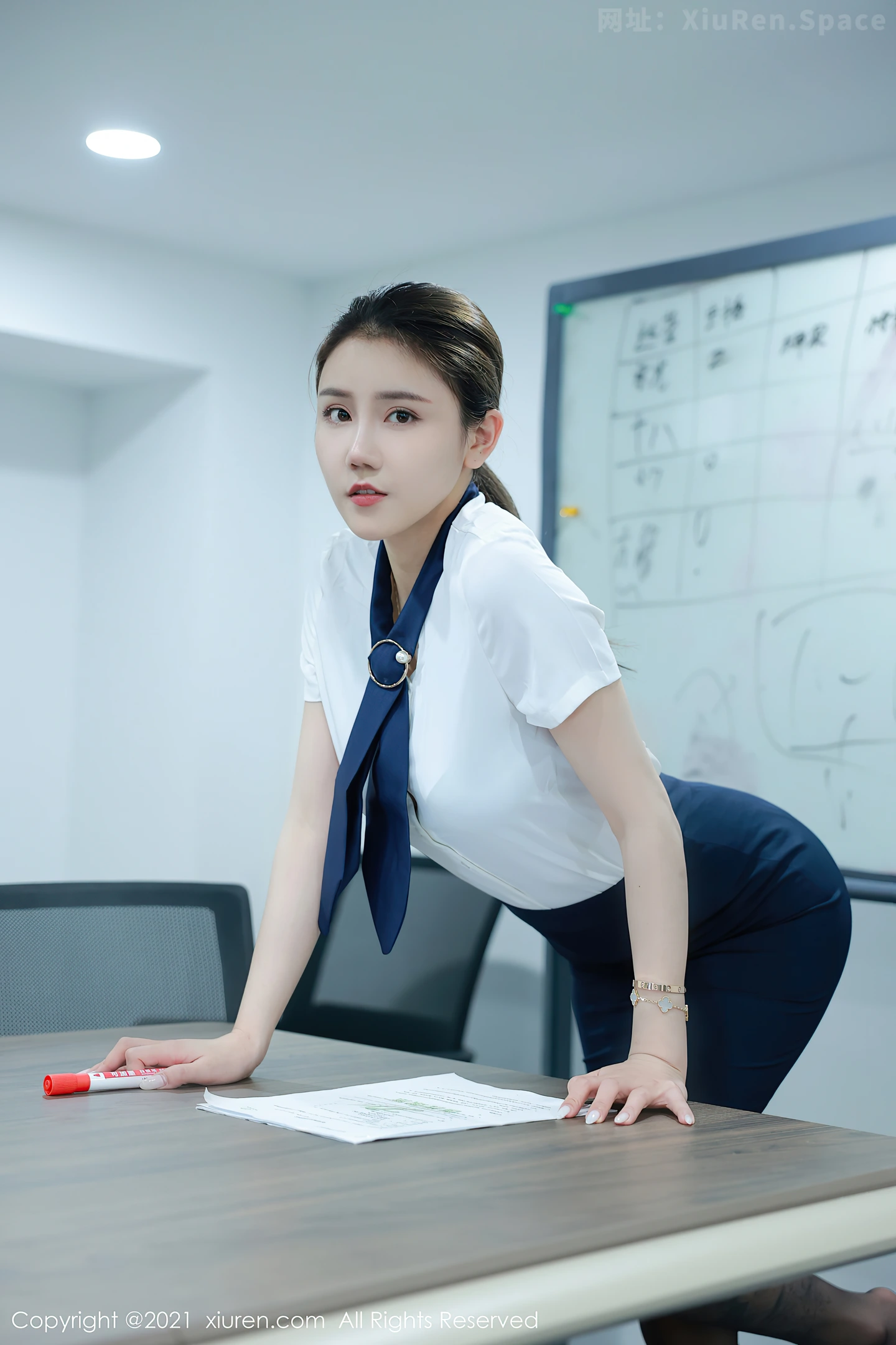 图片[6]-[XiuRen秀人网]VOL.3682 模特夏西CiCi秘书OL剧情主题半脱开档黑丝露透视内裤诱惑写真52P-秀人网官方网站